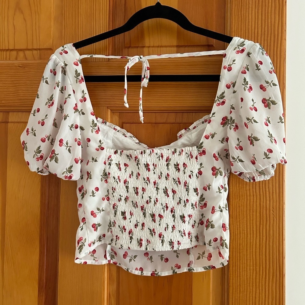 Abercrombie Puff Sleeve Cherry Floral Print Crop Top - Picture 5 of 5